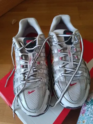 Zapatillas Nike P-6000 Plata y Rojo