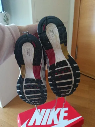 Zapatillas Nike P-6000 Plata y Rojo