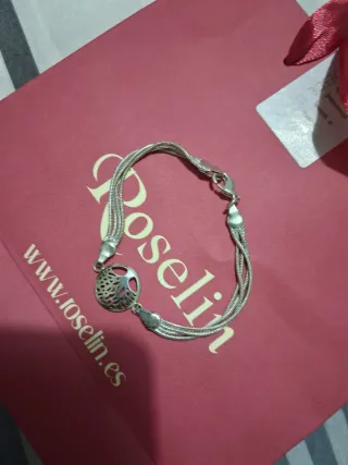 Pendientes largos pétalos blancos, rojos y negros,