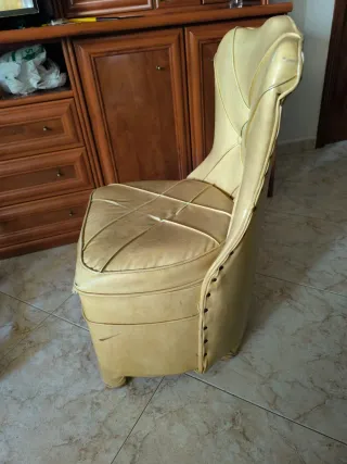 Butaca descalzadora vintage beige