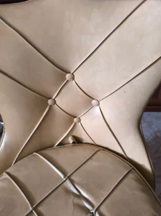 Butaca descalzadora vintage beige