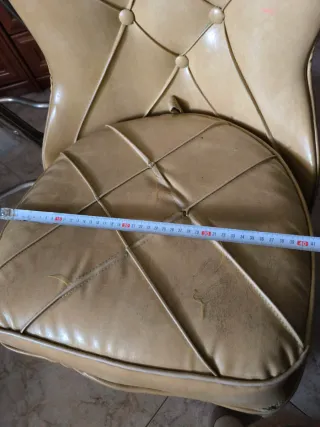 Butaca descalzadora vintage beige