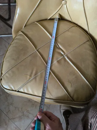 Butaca descalzadora vintage beige