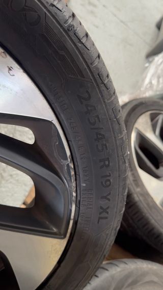 Llantas y Cubiertas Tucson 245/45 R19