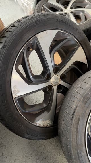 Llantas y Cubiertas Tucson 245/45 R19