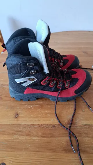 Botas de montaña Head negras y rojas