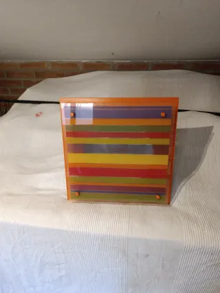 Lámpara de techo multicolor con base naranja