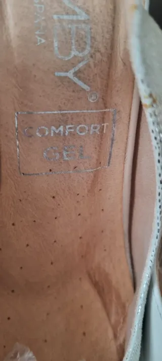 Zapatos Tacon Talla 39 Plata y Blanco