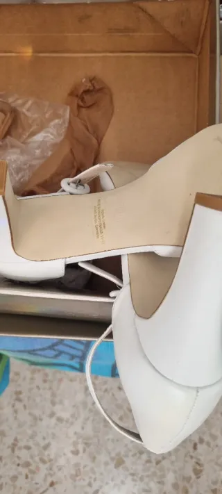 Zapatos Tacon Talla 39 Plata y Blanco