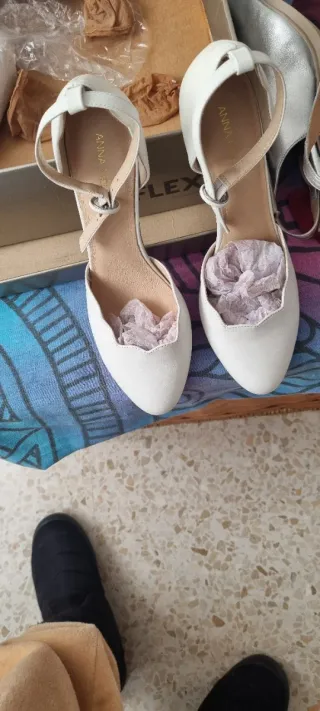 Zapatos Tacon Talla 39 Plata y Blanco