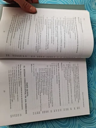 Manual de derecho constitucional. (Manuales) (S...