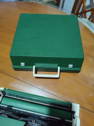 Máquina de escribir Olympia Traveller de Lujo