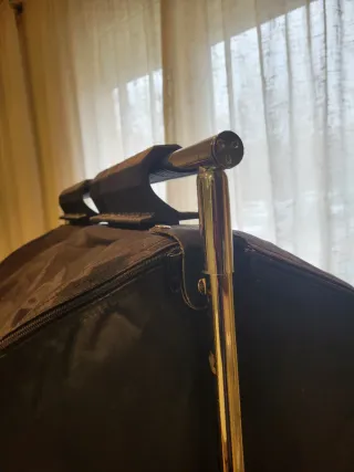 Sacos guarda ropa + perchas