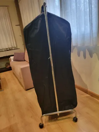 Sacos guarda ropa + perchas