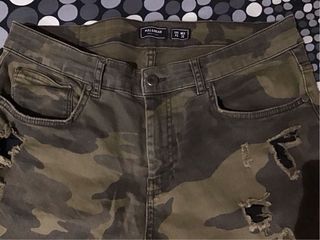 Pantalón Skinny Camuflaje Pull&Bear Talla 46