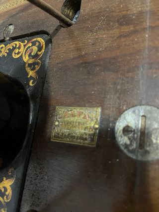 Máquina de coser antigua Alfa