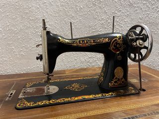 Máquina de coser antigua Alfa