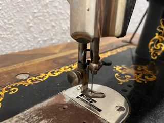 Máquina de coser antigua Alfa