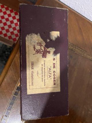 Máquina de coser antigua Alfa