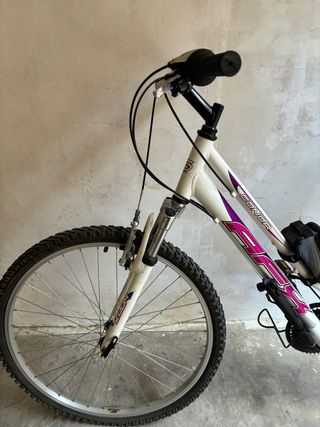 Bicicleta de marchas mujer blanca