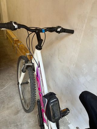 Bicicleta de marchas mujer blanca