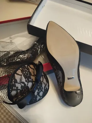Zapatos tacón encaje negro T.38 + tocado a juego