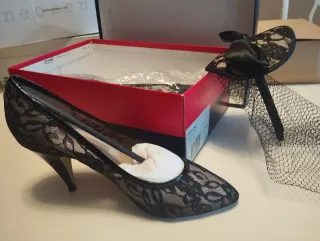 Zapatos tacón encaje negro T.38 + tocado a juego