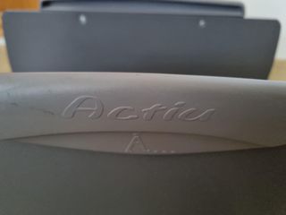 Soporte con ruedas para torre PC