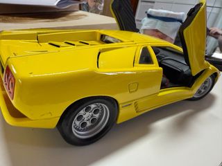 Coche de colección Lamborghini amarillo
