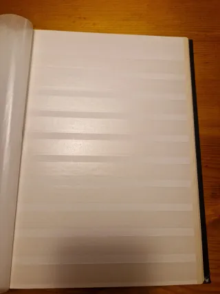 Lote 2 álbumes sellos Edelweis 32 hojas