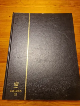 Lote 2 álbumes sellos Edelweis 32 hojas