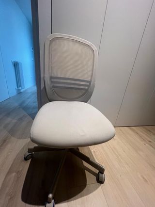 Silla de oficina con ruedas