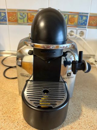 Cafetera Nespresso DeLonghi Cromada