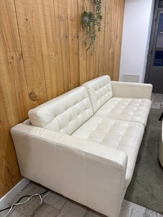 Sofá de piel blanco