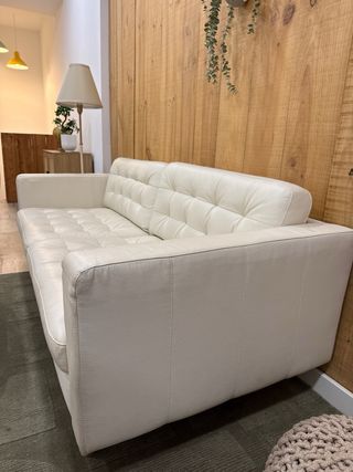 Sofá de piel blanco