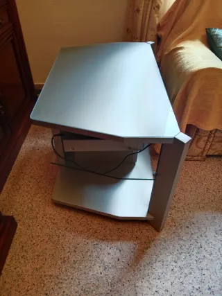 Mesa TV Cristal y Aluminio con ruedas