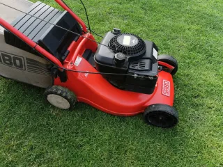 Cortacésped Sabo ROJO 43 Turbo start. Segadora