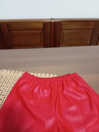 Pantaloncini donna in pelle rossi vestibilità L XL