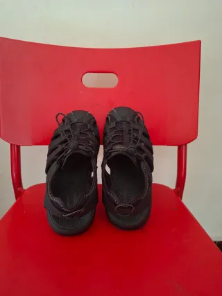 Sandalias Skechers Negras