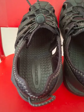 Sandalias Skechers Negras