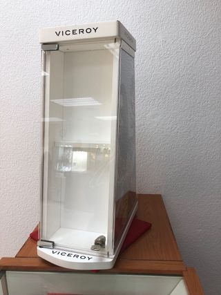 Vitrina Viceroy expositora madera y metacrilato