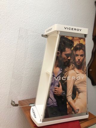 Vitrina Viceroy expositora madera y metacrilato