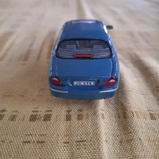 Modellino Jaguar S-Type Blu