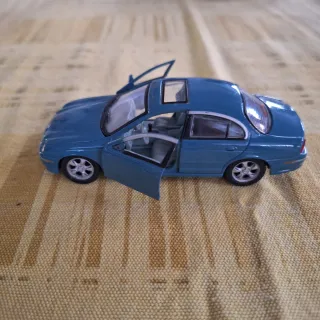 Modellino Jaguar S-Type Blu