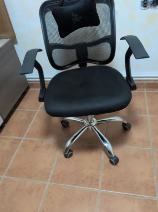 Silla de oficina ergonómica negra