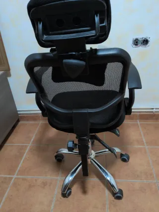 Silla de oficina ergonómica negra