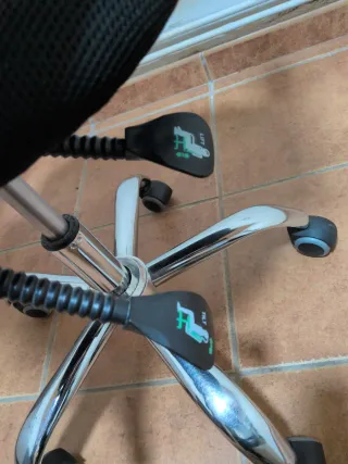 Silla de oficina ergonómica negra