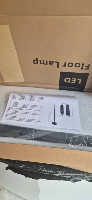 Lámpara de pie LED moderna