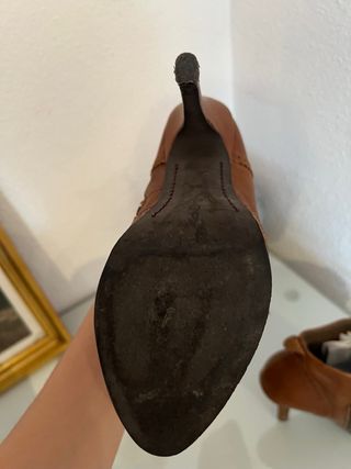 Botines de tacón marrones con flecos