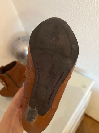 Botines de tacón marrones con flecos